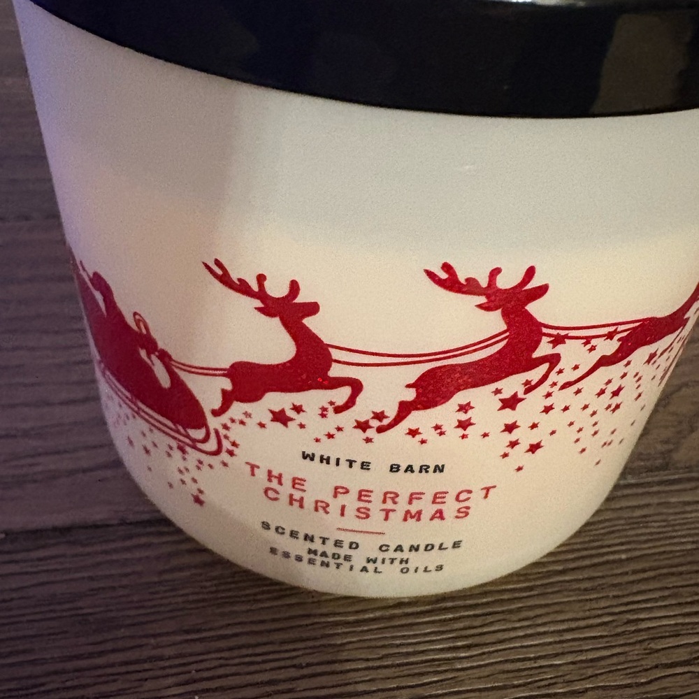 White Barn Festive Red and White Candle